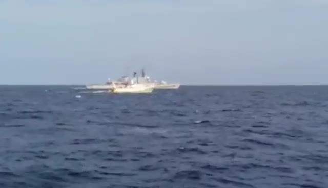 Alta tensione nel Mediterraneo: la Marina libica spara a tre barche italiane