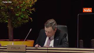 Vertice di Porto, Draghi prende appunti prima della riunione