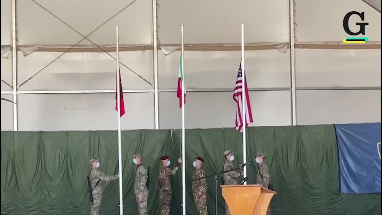 Afghanistan, l'Italia ammaina la bandiera dopo vent'anni