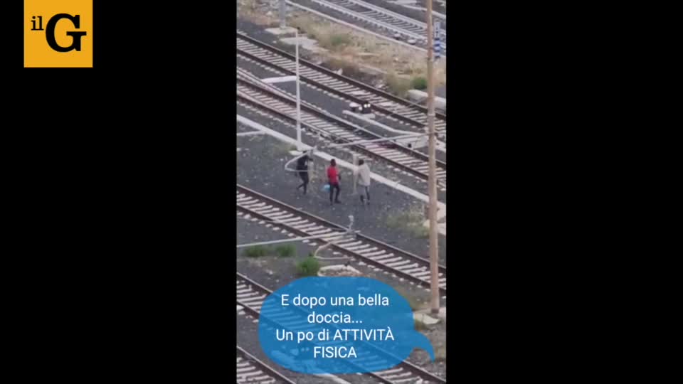 La rissa tra migranti diventa virale