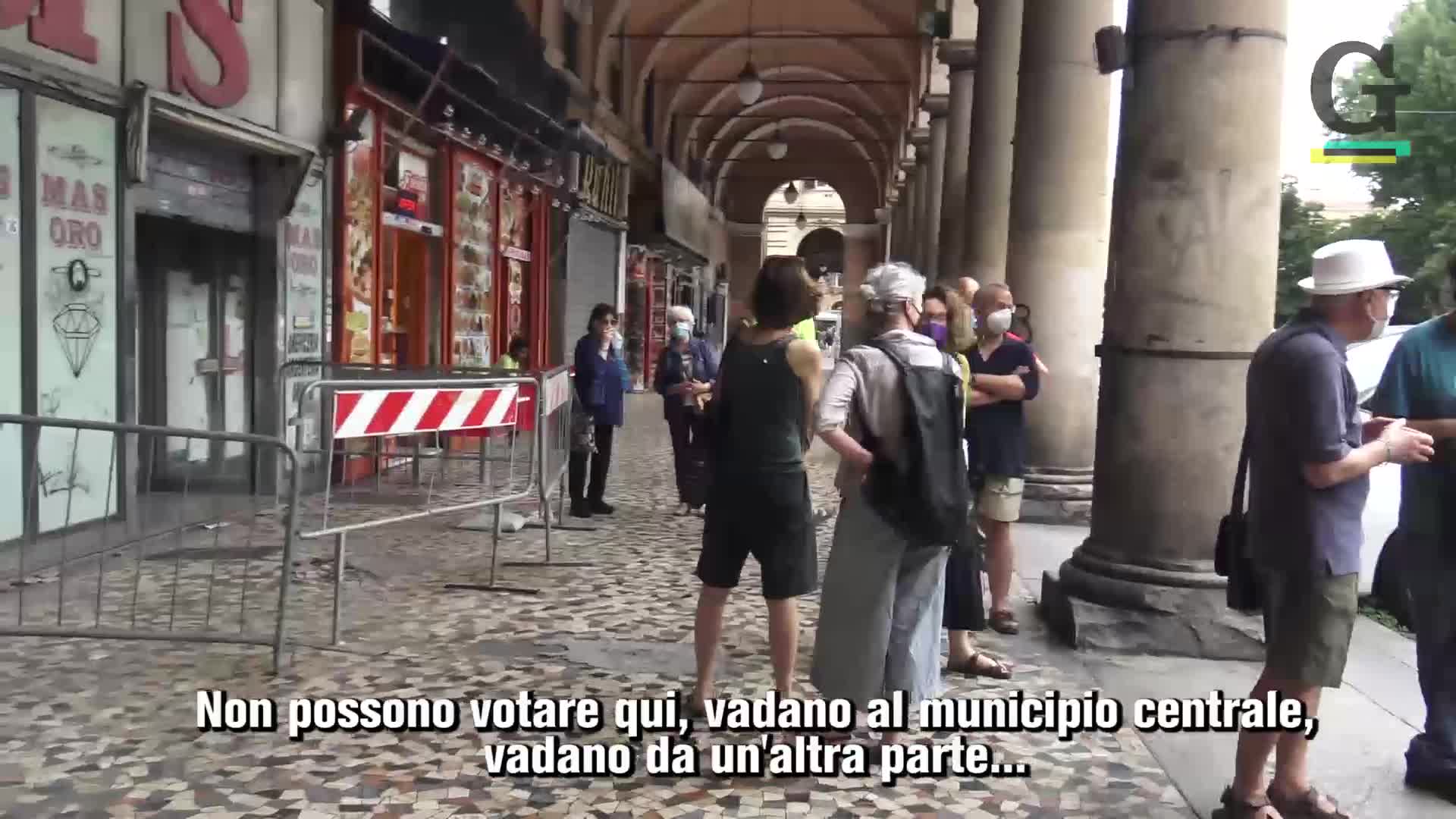 Primarie, polemiche sul voto agli stranieri: "Senza tessera elettorale non si può"