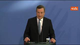 Draghi: "Cosa mi divide da Merkel? Il calcio"