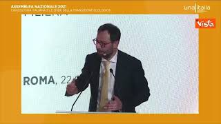 Patuanelli: "Con plastic tax non si risolve problema, fare patto innovazione"