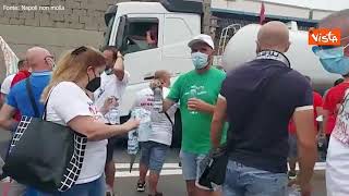 Whirlpool, gli operai di Napoli bloccano l'autostrada