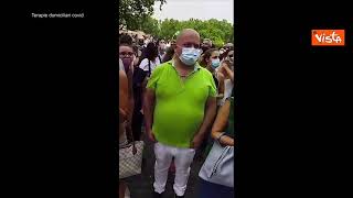 Terapie domiciliari Covid, la protesta al Ministero della Salute con le scatole di Tachipirina