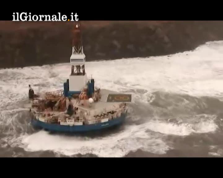 Chiatta petrolifera alla deriva