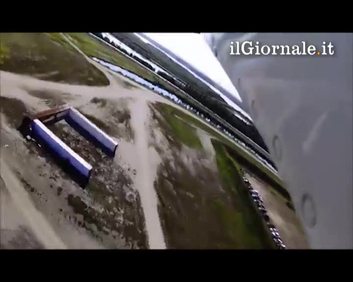 Motore dell'aereo si spegne in volo