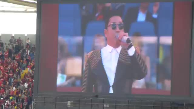 PSY e il suo Gagnam Style fischiati all'Olimpico