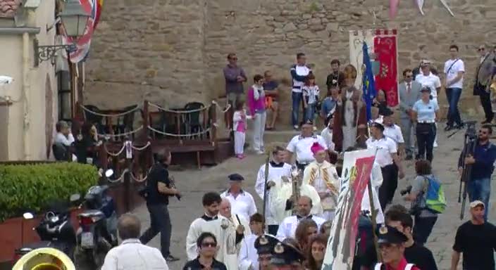 Al Giglio il patrono in processione sotto i flash dei fotografi