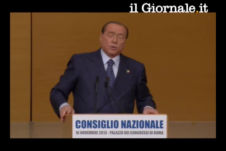 La platea rumoreggia contro Alfano