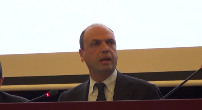 Alfano: "La vita del governo dipende da noi"