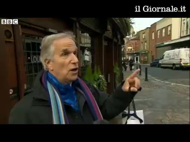 Giornalista della BBC intervista Fonzie e non lo riconosce