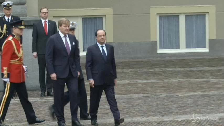 Hollande vola all'Aia