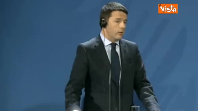 Renzi scherza col fotografo