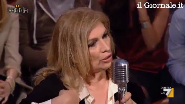 Iva Zanicchi sbotta in tv: "vaff.." al pubblico