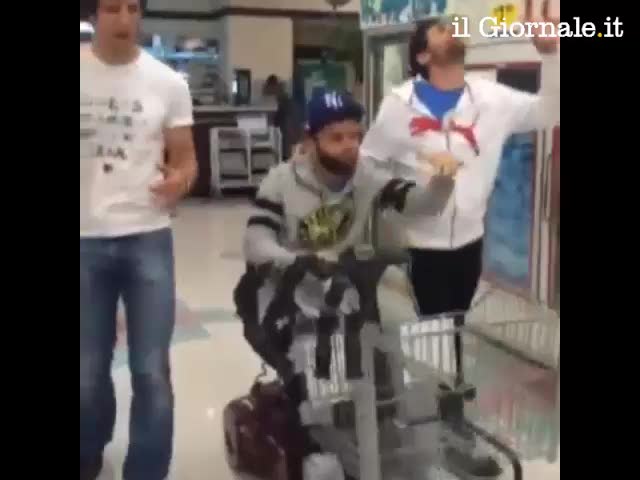Pepito Rossi rapper al supermercato