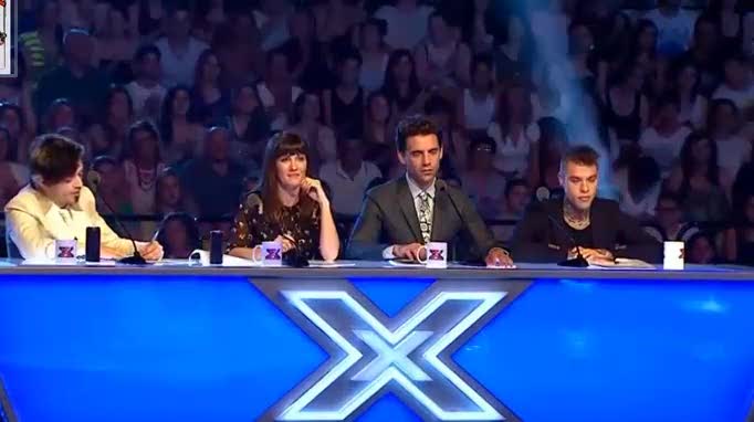 Antonio Conte a X-Factor. Ecco la sua esibizione. E Fedez si commuove