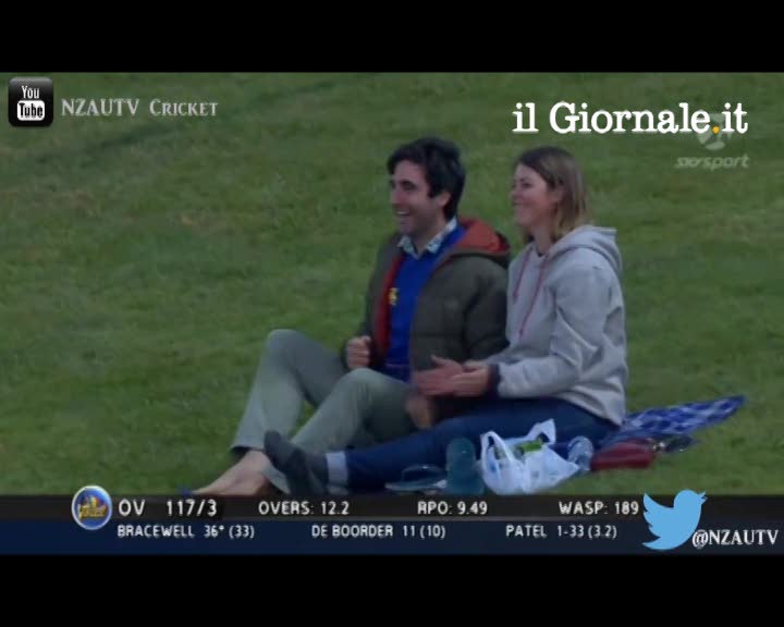 Cricket, presa al volo incredibile