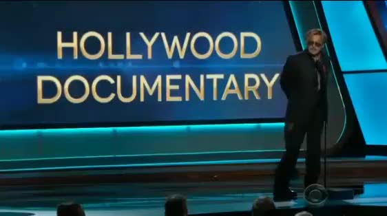 Hollywood Awards, Johnny Depp ubriaco sul palco