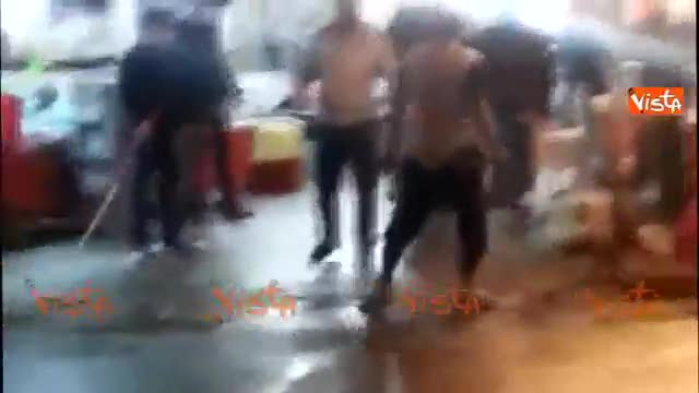 Bologna violenta: baby gang pesta ambulante indiano