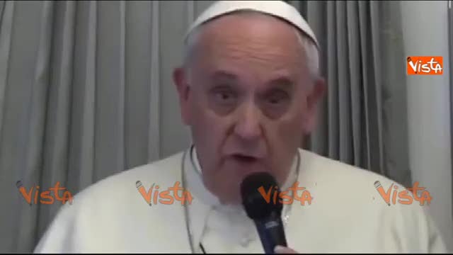 Papa: "Se uno offende mia madre, gli do un pugno"