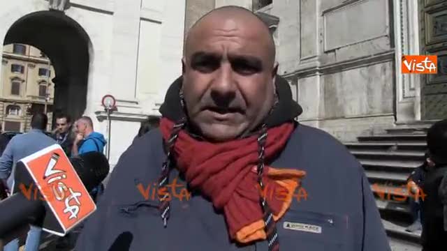 Antagonisti occupano la chiesa in piazza del Popolo
