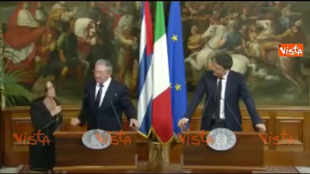 Castro alla traduttrice: "Venga qui, non si spaventi..."