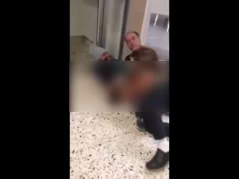 Fanno sesso in un centro commerciale a Sydney