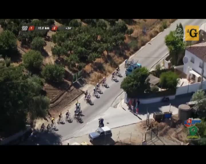 Spagna, Nibali espulso dalla Vuelta: si è fatto trainare da un'auto