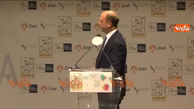 La battuta di Alfano su Fassino. Ma non fa ridere