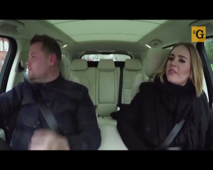 Il karaoke di Adele fa impazzire il web