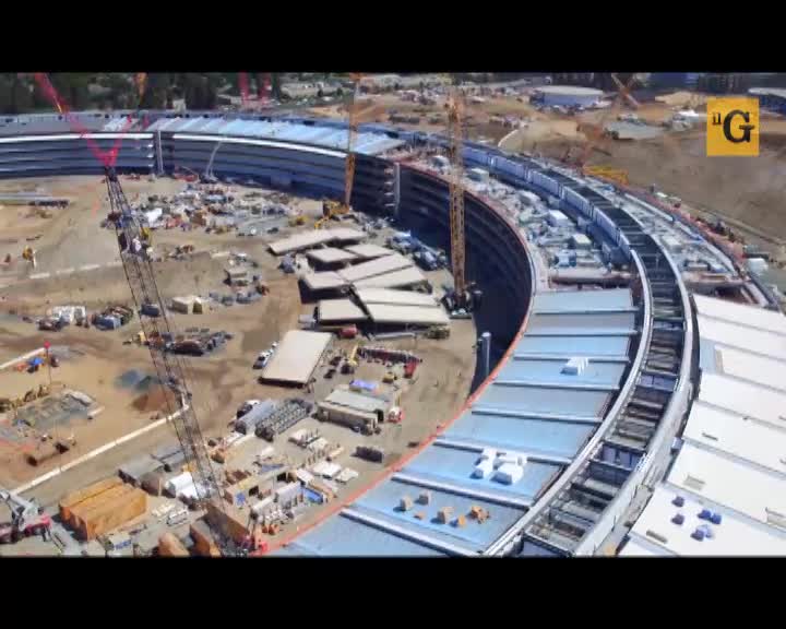 Con il drone sul nuovo futuristico Apple Campus