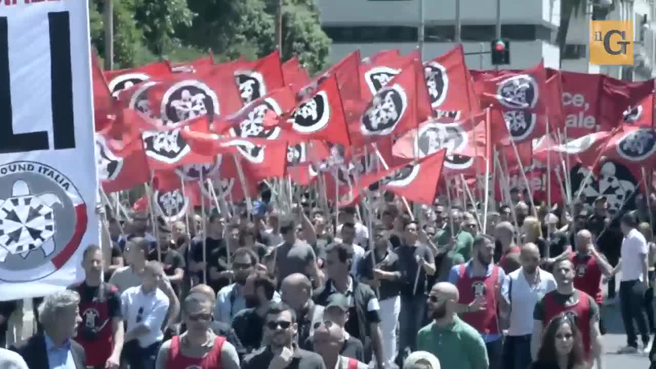 Bombe su CasaPound: caccia al fascista