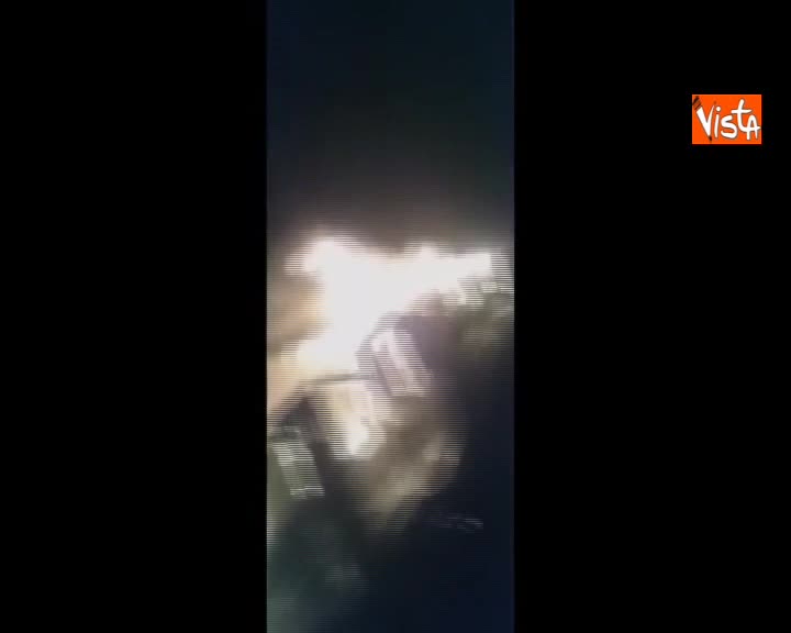 Le risate degli immigrati mentre il ghetto di Rignano va a fuoco