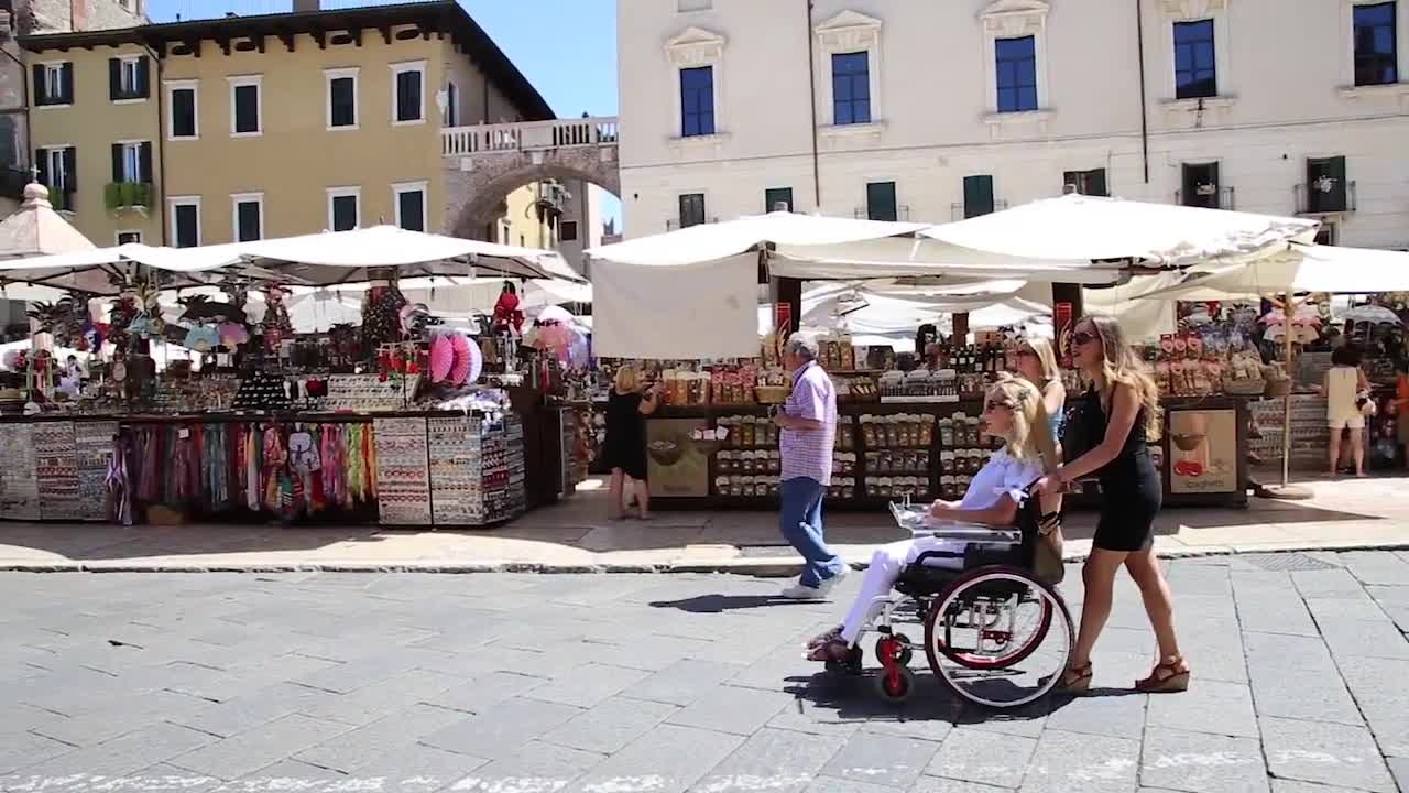 "Vorrei ma non posso" il trailer