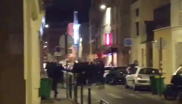 Il raid dei Black bloc a Parigi contro Generazione Identitaria