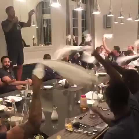Francia, in ritiro la nazionale canta "Bella ciao"