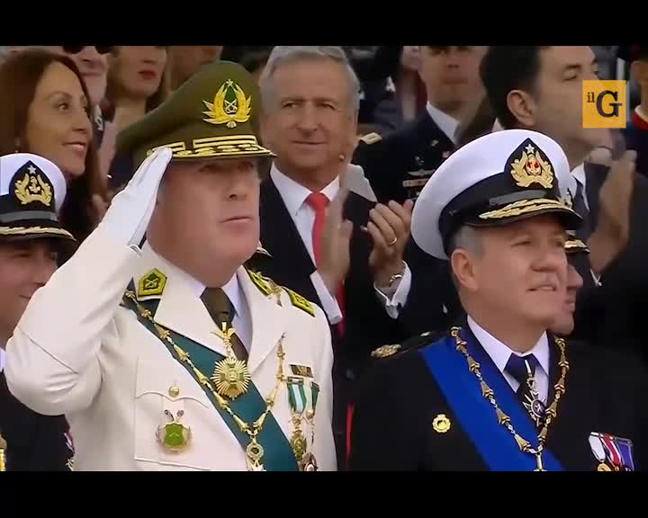 Cile, cani poliziotto protagonisti della parata militare