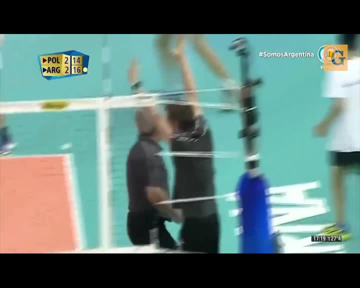 Julio Velasco fa l'ombrello agli arbitri