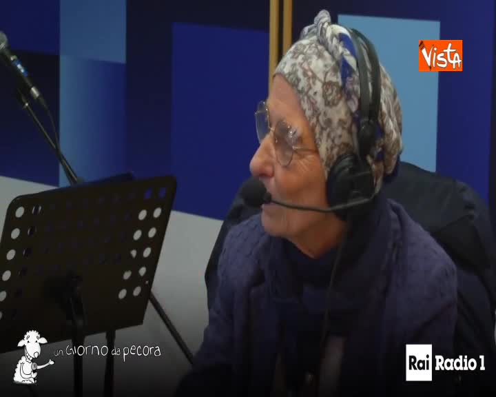 La Bonino canta una canzone di Gaber a "Un giorno da Pecora"