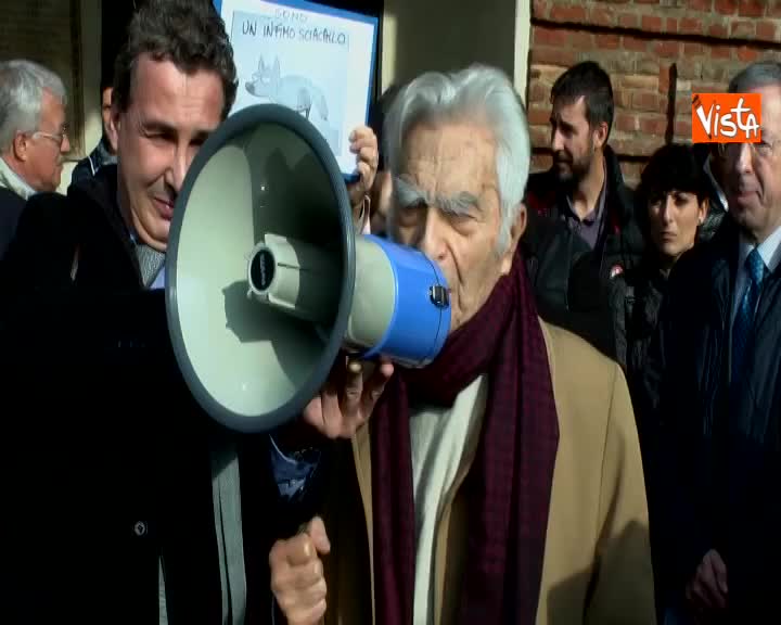 Flash mob liberta’ stampa, Bruno Segre “Liberta’ e’ sacra, viva la liberta’”