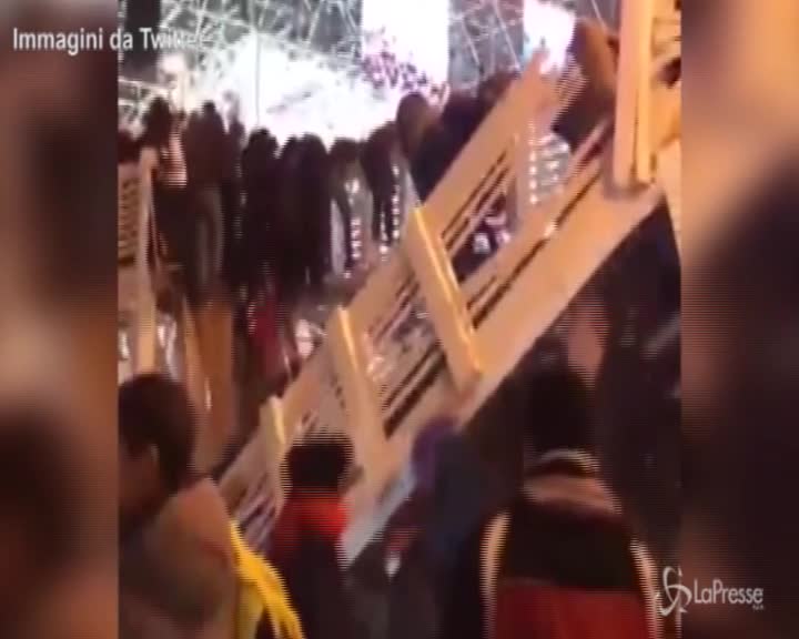Russia: crolla il ponte pedonale, diversi feriti