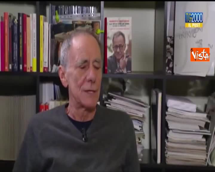 Papa Francesco, Vecchioni a TV2000: ''Porta Gesù sul viso, ecco perchè gli ho dedicato una canzone''