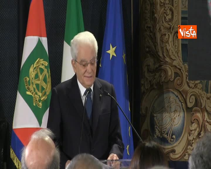 Shoah, Mattarella: ”Minoranze razziste allo scoperto, reagire contro ritorno falsi documenti”