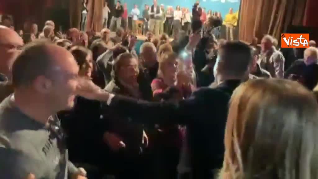 Calorosa accoglienza per Di Maio, a Chieti per sostenere candidata presidente Regione M5s