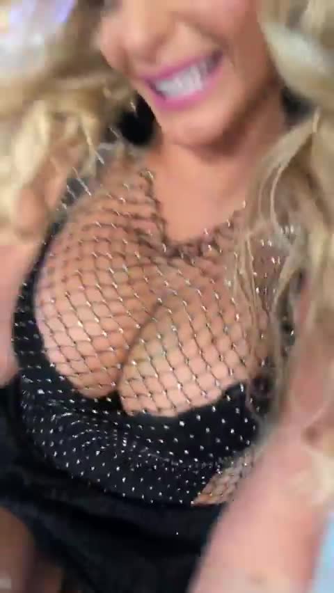 Francesca Cipriani quasi nuda a Pomeriggio 5