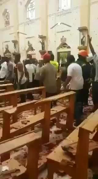 Attacco in Sri Lanka: ecco le immagini dentro la chiesa
