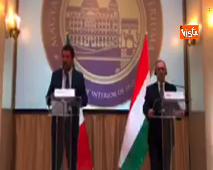 Migranti, Salvini: “Se più Paesi avessero approccio di Italia e Ungheria ci sarebbero meno problemi”