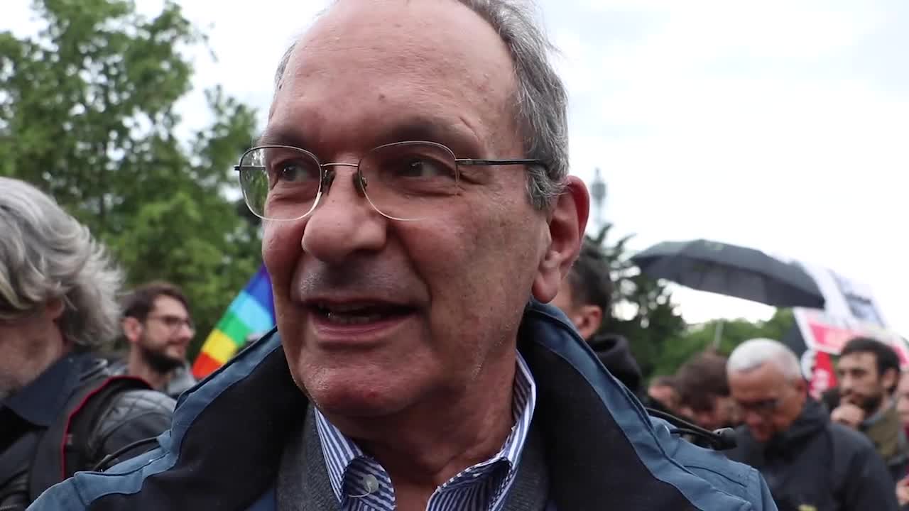 A Milano il corteo anti-Salvini: "Estinguiamo il fascismo"