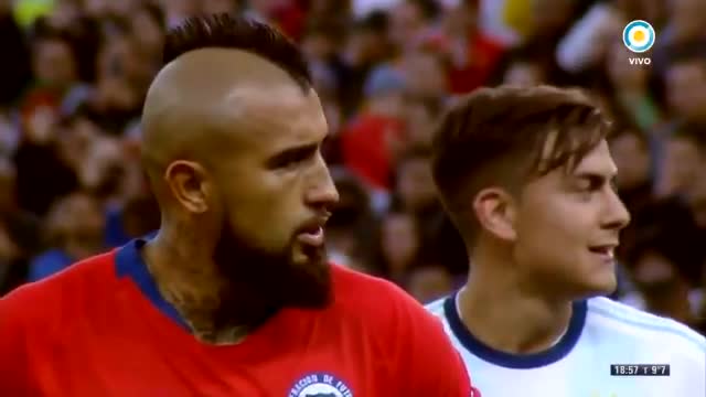 Dybala prova ad esorcizzare Vidal: la Joya fallisce il suo tentativo